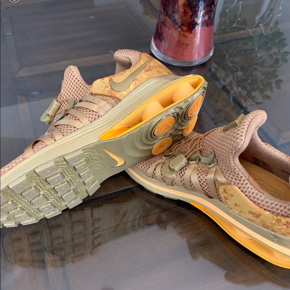 Nike Shox Gravity Metallic gold - Picture 5 of 6